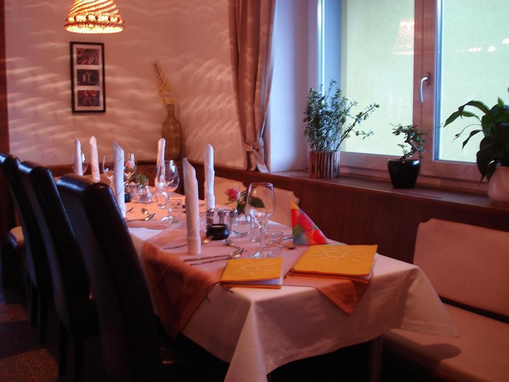 Restaurant Und Appartement "Zur Sonne" Umhausen Eksteriør billede